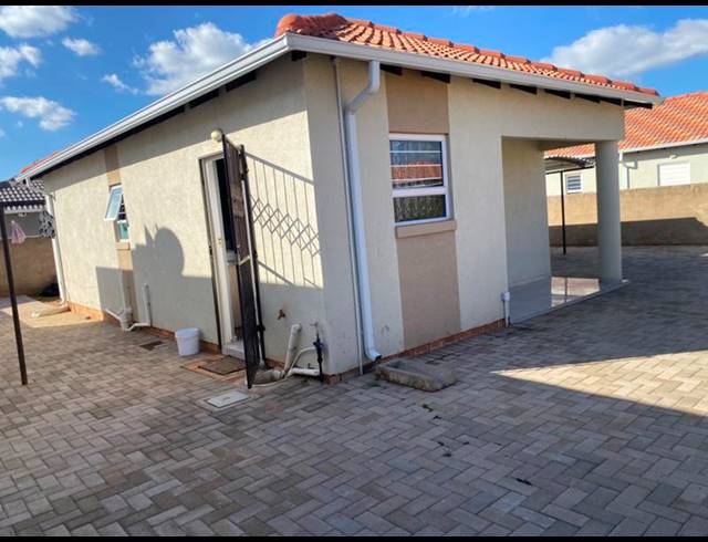 2 BEDROOM HOUSE FOR SALE IN SOUTHERN GATEWAY